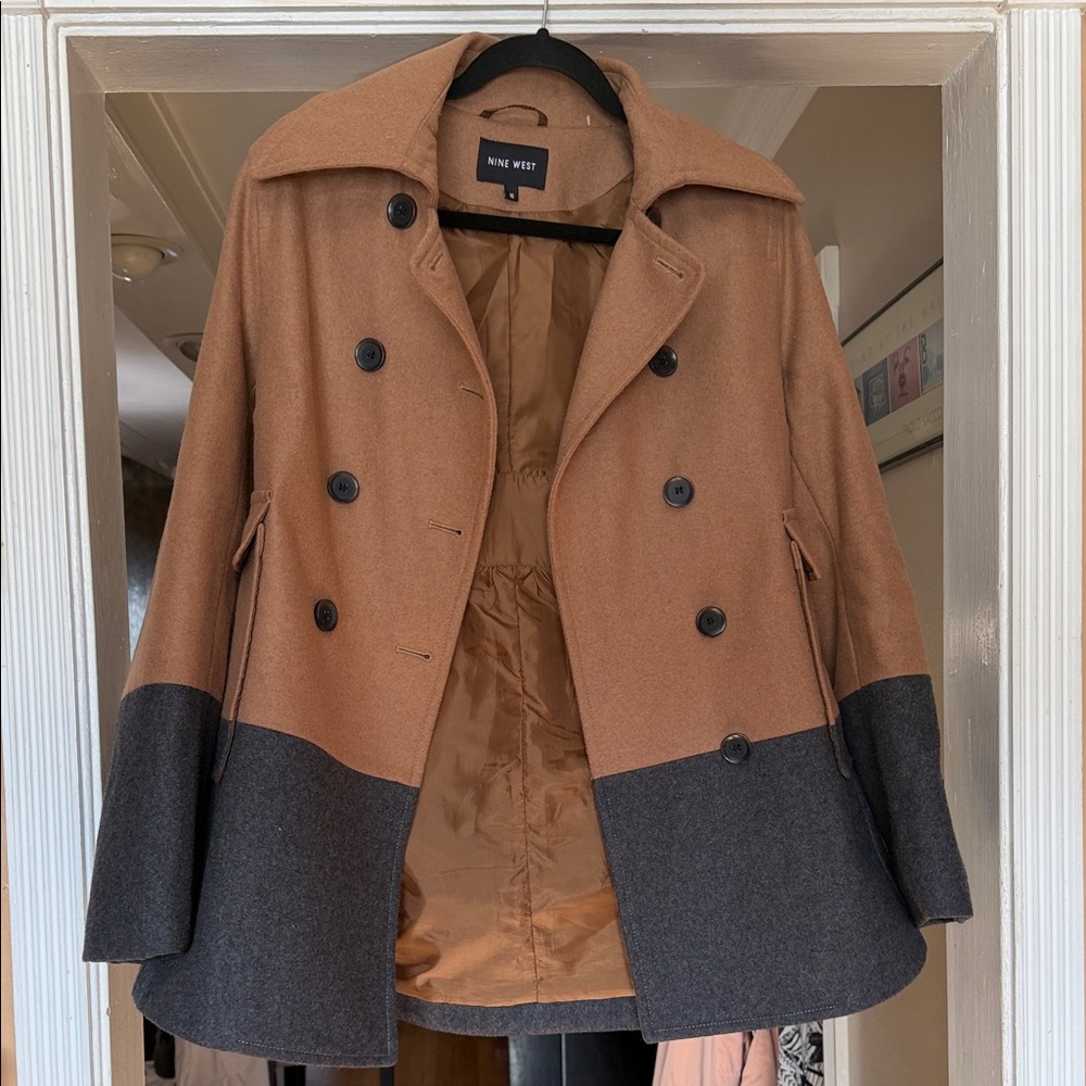 Like New Nine West Women's Stylish Tan and Gray Peacoat